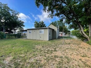 211 E Fest St in San Antonio, TX - Building Photo - Building Photo