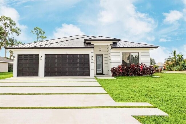 property at 1701 SW Cannon Ave