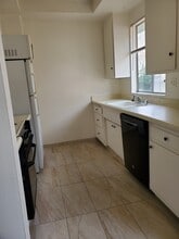 2010 Ruhland Ave, Unit #3 in Redondo Beach, CA - Building Photo - Building Photo