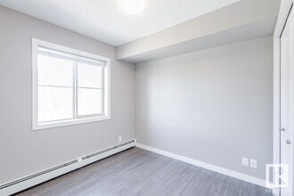 5816 Mullen Pl NW in Edmonton, AB - Building Photo - Building Photo