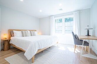 176 Palmer Ave, Unit 4 in Falmouth, MA - Building Photo - Building Photo