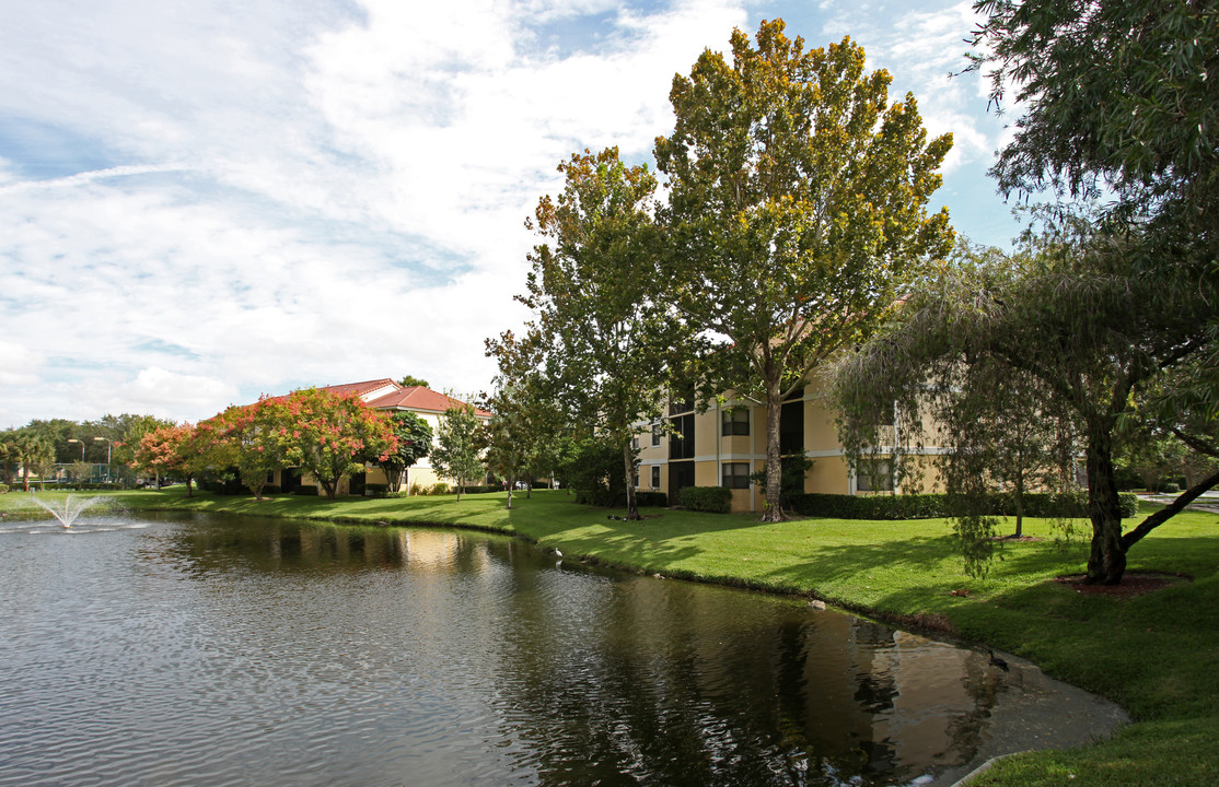 Grand Marquis Condominium Homes in Plantation, FL - Building Photo