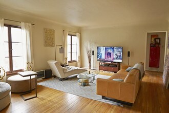 2424 Tesla Ter in Los Angeles, CA - Foto de edificio - Building Photo