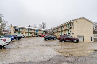 209 N Woodland Dr in Radcliff, KY - Building Photo - Building Photo