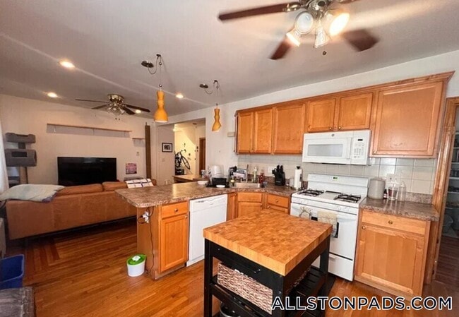 3 Aldie St