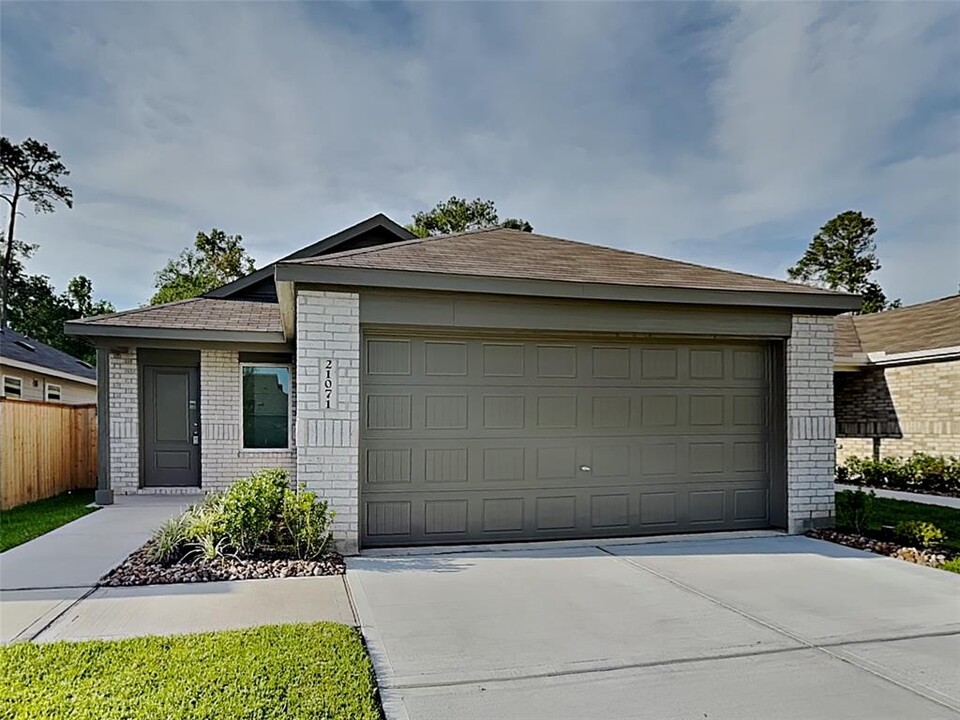 21071 Santopadre St in New Caney, TX - Building Photo