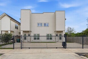 9320 Coffee St in Houston, TX - Building Photo