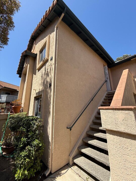 11349 Avenida De Los Lobos in San Diego, CA - Building Photo