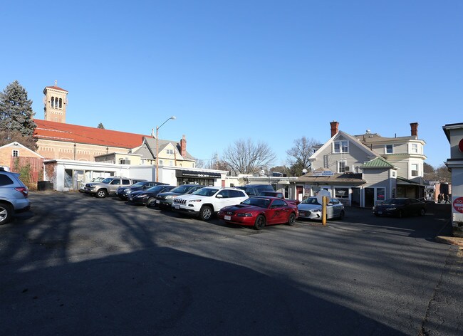 96-110 N Pleasant St in Amherst, MA - Building Photo - Building Photo