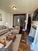 735 W Russell St in Philadelphia, PA - Building Photo