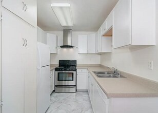 12583 Caminito De La Gallarda in San Diego, CA - Building Photo - Building Photo