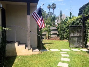 8532 N W Knoll Dr in West Hollywood, CA - Building Photo - Building Photo