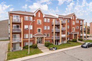 400 Clapin Pl in Laval, QC - Building Photo