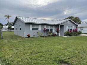 3211 Jersey Ct in Fort Pierce, FL - Foto de edificio - Building Photo