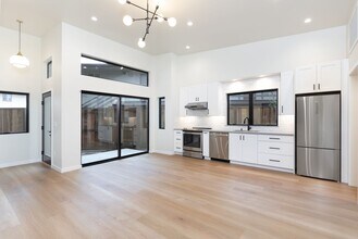 135 Chrystal Terrace in Santa Cruz, CA - Building Photo - Building Photo