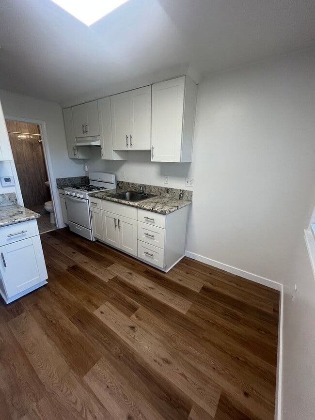 334-336 E School St in Covina, CA - Building Photo - Building Photo