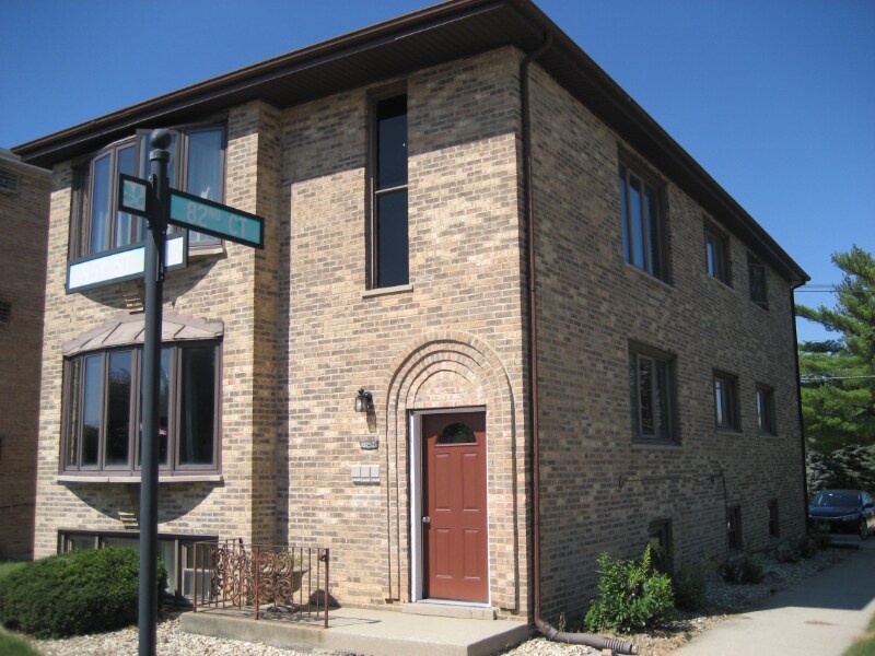 8232 W 95th St-Unit -Garden in Hickory Hills, IL - Building Photo