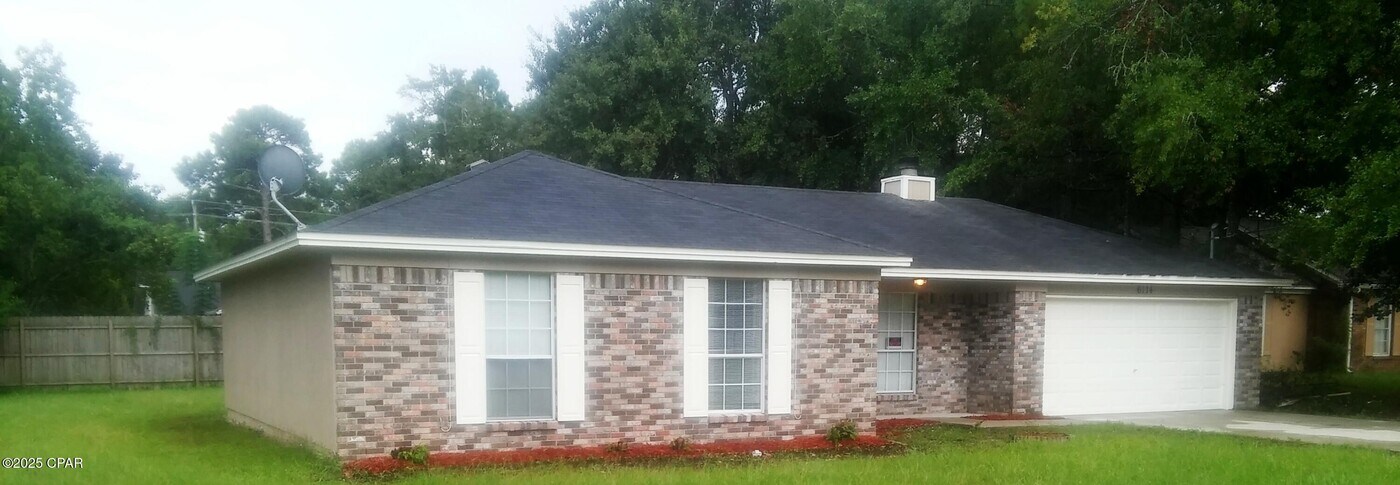 6114 Pridgen St in Panama City, FL - Building Photo