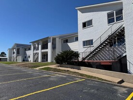 345 FM86 in Luling, TX - Building Photo