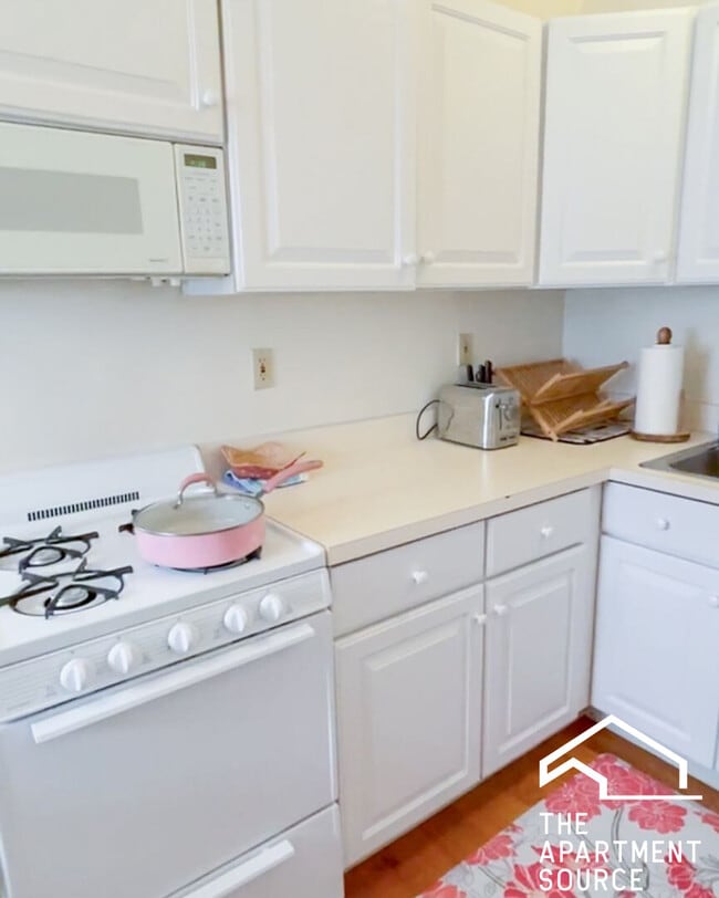 property at 432 W Surf St