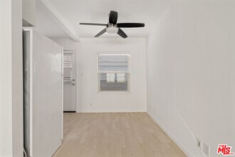 1/2 Ocean Park Blvd in Santa Monica, CA - Building Photo - Building Photo