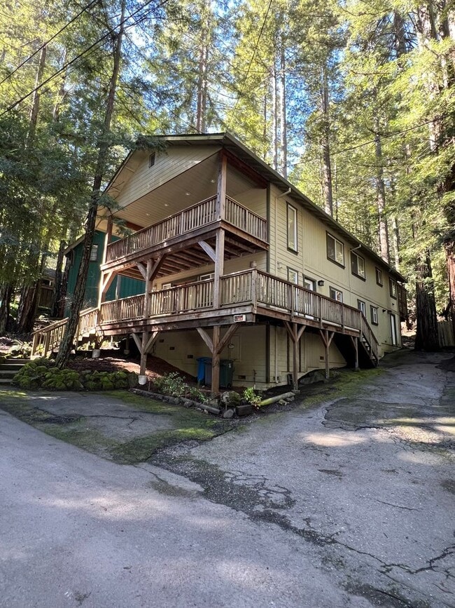 19496 Hidden Valley Rd in Guerneville, CA - Building Photo - Building Photo