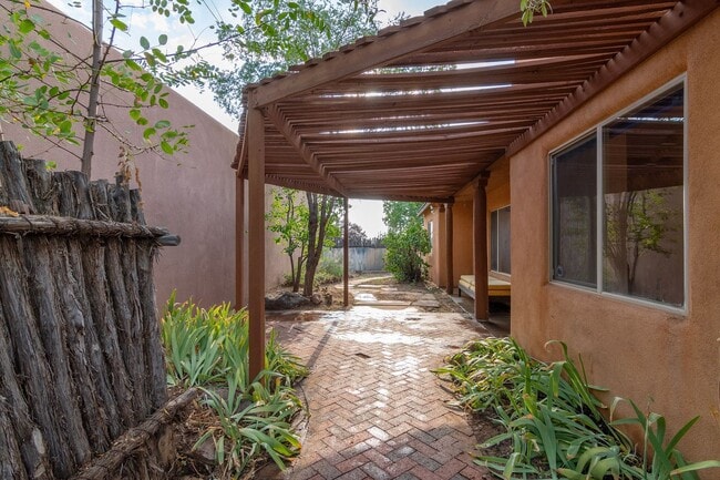 4504 Cll Turquesa in Santa Fe, NM - Building Photo - Building Photo