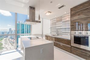 1200 Biscayne Blvd in Miami, FL - Building Photo