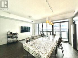 101 Charles St E in Toronto, ON - Building Photo