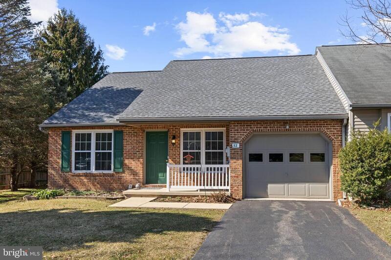 12 Burr Oak Dr in Millersville, PA - Building Photo