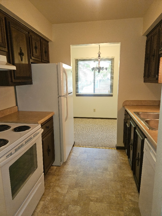 11828 W North Ave in Wauwatosa, WI - Building Photo