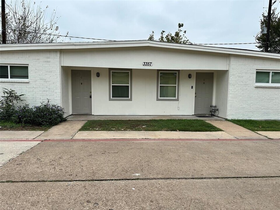 3357 Frick Rd in Houston, TX - Building Photo