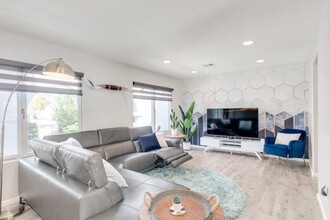 6843 E Sheena Dr in Scottsdale, AZ - Building Photo - Building Photo