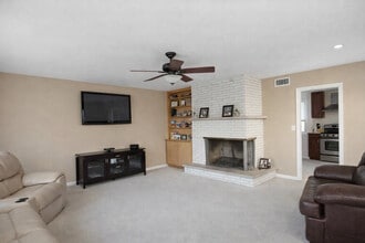 2204 Edgewood Rd in Waukegan, IL - Building Photo - Building Photo