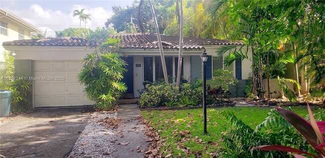 809 Almeria Ave in Coral Gables, FL - Building Photo - Building Photo