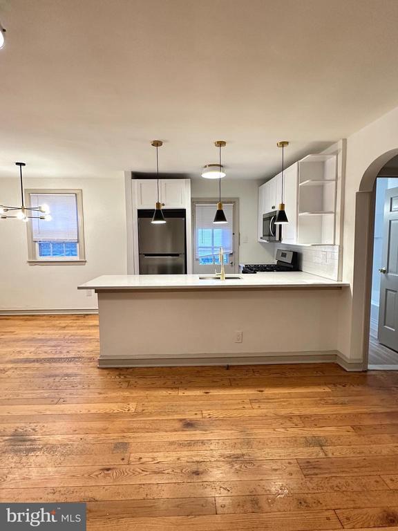 property at 2827 W Queen Ln