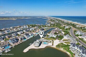 125 NJ-35 in Mantoloking, NJ - Building Photo - Building Photo