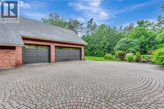 22 Deerpath Ct in Cambridge, ON - Building Photo - Building Photo