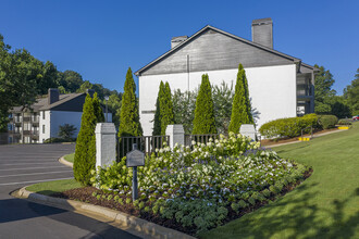 Woodmere Creek Apartments in Birmingham, AL - Building Photo - Building Photo