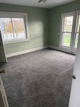 4 Swan St, Unit 2 in Batavia, NY - Foto de edificio - Building Photo