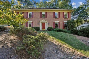 5189 Hidden Branches Cir in Dunwoody, GA - Building Photo