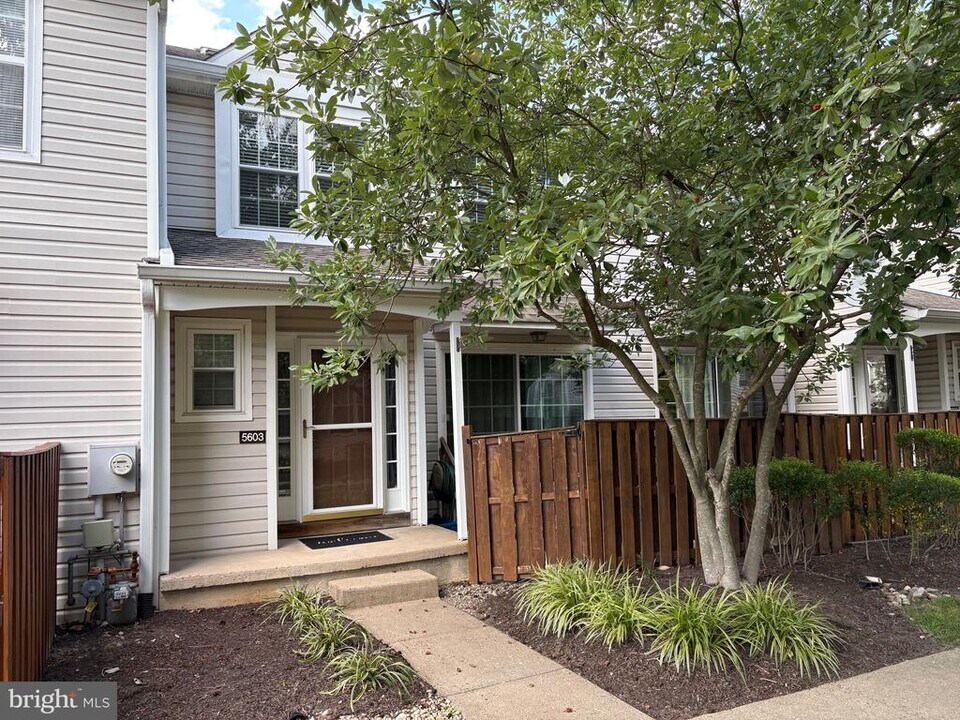 5603 Spruce Mill Dr in Morrisville, PA - Building Photo