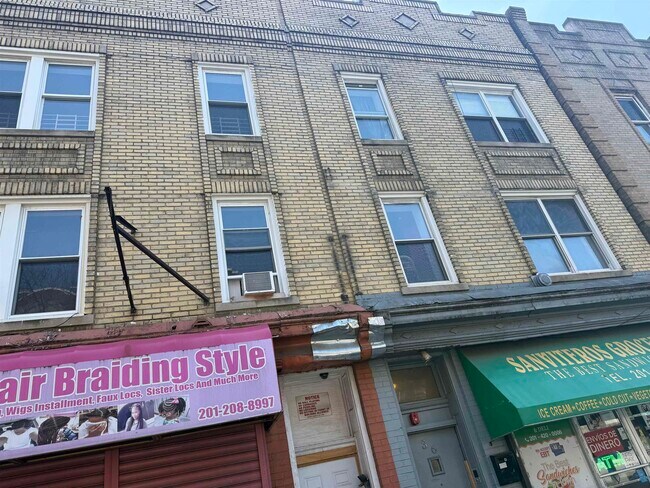 38 M.L.K. Drive in Jersey City, NJ - Building Photo - Building Photo