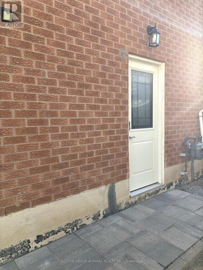 16 Glenbury Dr in Vaughan, ON - Building Photo - Building Photo