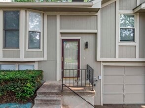 8715 NW 83rd Street in Kansas City, MO - Foto de edificio - Building Photo