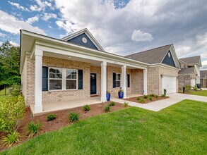 2075 Hatteras Way in Sumter, SC - Building Photo - Building Photo