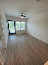 116 W King St in Burleson, TX - Building Photo - Building Photo
