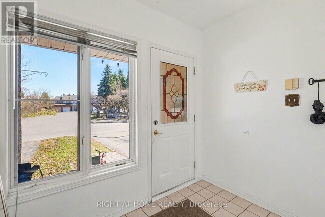 52 Scarlet Ct in Ottawa, ON - Building Photo - Building Photo