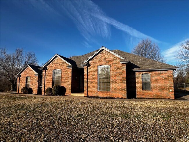 113 S Mustang Rd in Tuttle, OK - Building Photo - Building Photo