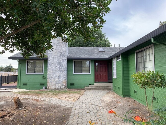 3111 Meadow Ct in Hollister, CA - Building Photo - Building Photo